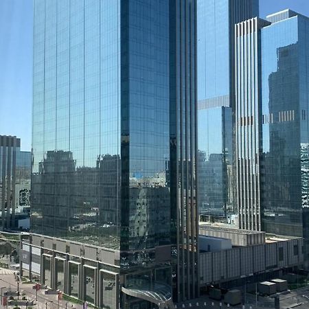 أستانا Квартира С Видом На Abu Dhabi Plaza المظهر الخارجي الصورة